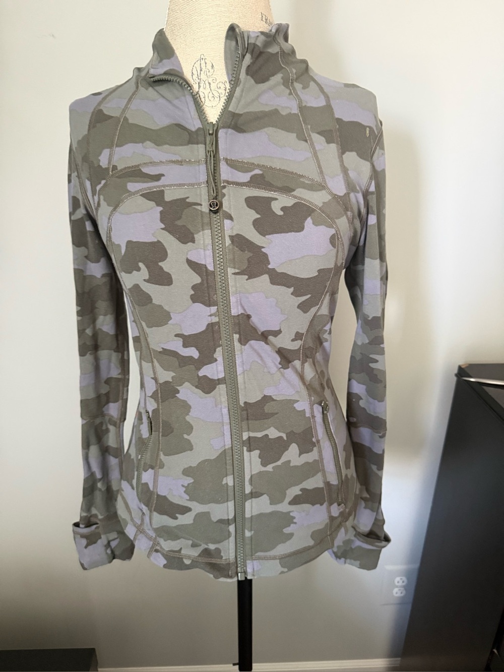 Lululemon Define Jacket Size 8 women camouflage Full Zip